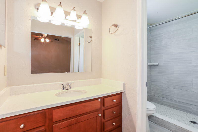 1,850/Mo, 2647 Beaumont Ct Orange Park, FL 32065 Main Bathroom View