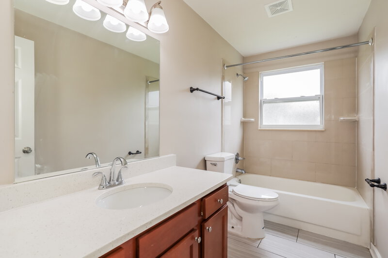 1,850/Mo, 2647 Beaumont Ct Orange Park, FL 32065 Bathroom View