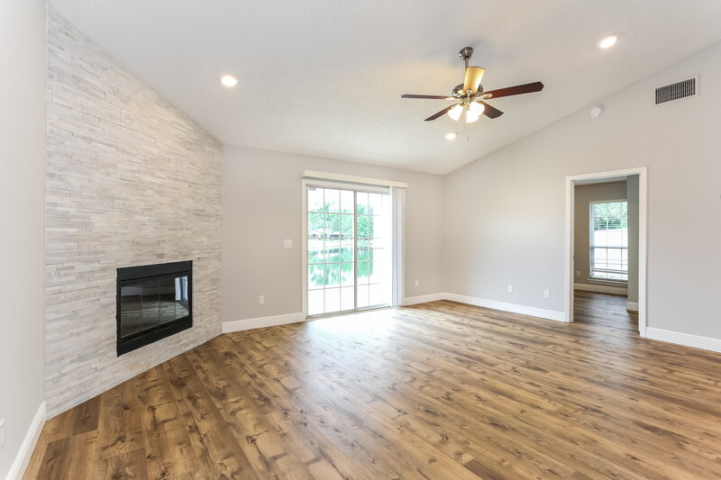 1,910/Mo, 8023 Mactavish Way E Jacksonville, FL 32244 Living Room View 2