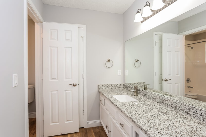 1,910/Mo, 8023 Mactavish Way E Jacksonville, FL 32244 Main Bathroom View