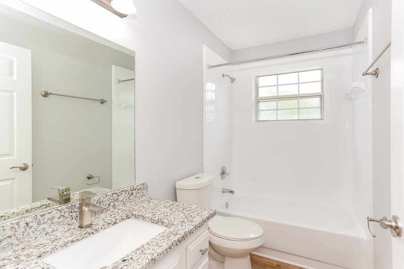 1,910/Mo, 8023 Mactavish Way E Jacksonville, FL 32244 Bathroom View