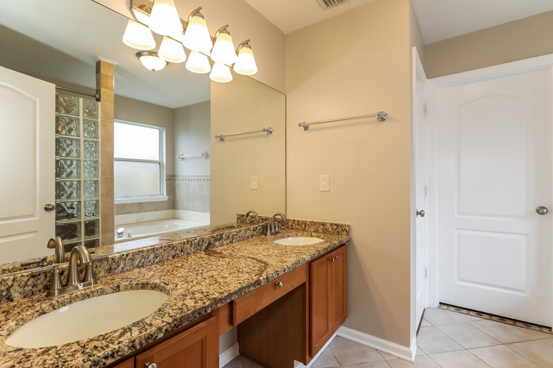 2,445/Mo, 12803 Quincy Bay Dr Jacksonville, FL 32224 Main Bathroom View