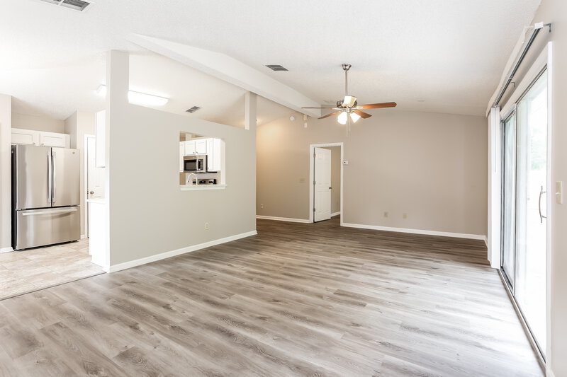 1,825/Mo, 1669 Spring Branch Dr W Jacksonville, FL 32221 Living Room View