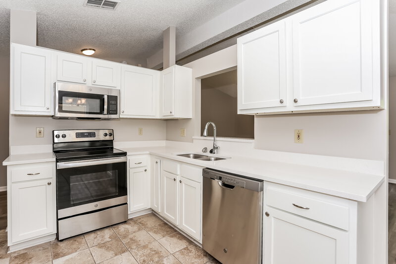 1,825/Mo, 1669 Spring Branch Dr W Jacksonville, FL 32221 Kitchen View