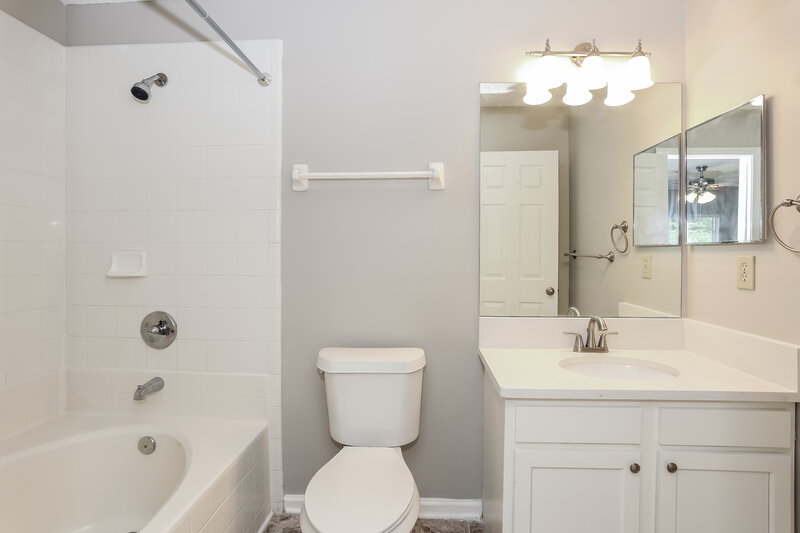 1,825/Mo, 1669 Spring Branch Dr W Jacksonville, FL 32221 Main Bathroom View