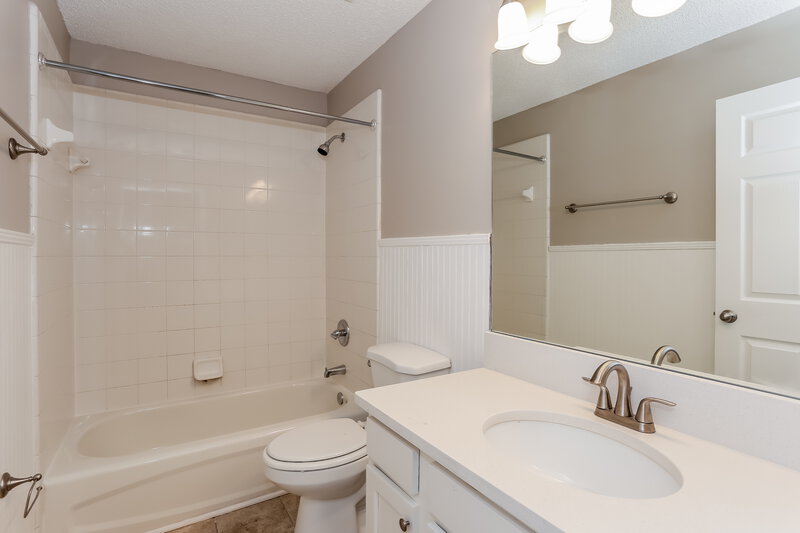 1,825/Mo, 1669 Spring Branch Dr W Jacksonville, FL 32221 Bathroom View