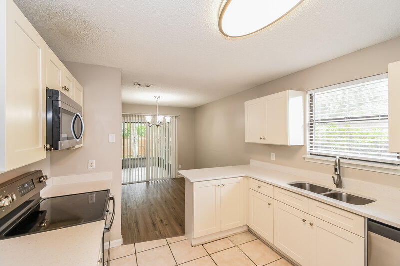 2,260/Mo, 4331 Walnut Bend Jacksonville, FL 32257 Kitchen View 2
