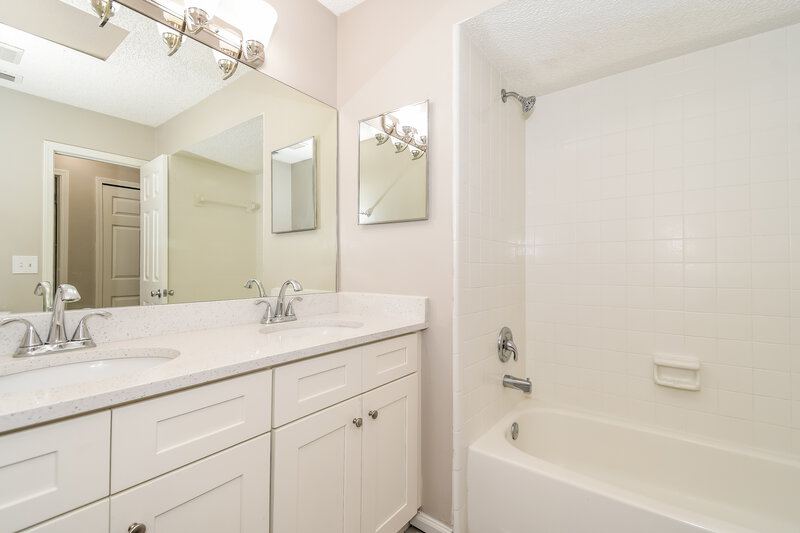 2,260/Mo, 4331 Walnut Bend Jacksonville, FL 32257 Bathroom View