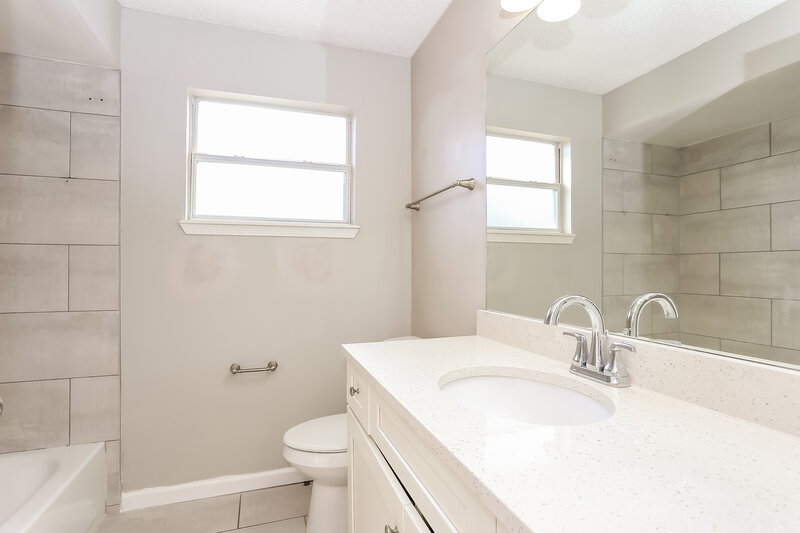 1,760/Mo, 548 Edward Rutledge St Orange Park, FL 32073 Bathroom View