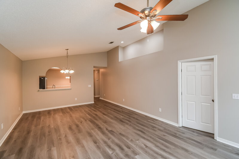 0/Mo, 2869 Lantana Lakes Dr E Jacksonville, FL 32246 Living Room View