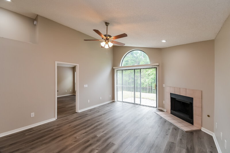 0/Mo, 2869 Lantana Lakes Dr E Jacksonville, FL 32246 Living Room View 2