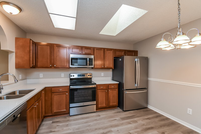 0/Mo, 2869 Lantana Lakes Dr E Jacksonville, FL 32246 Kitchen View 2