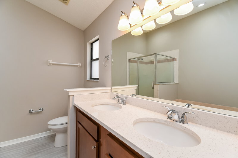0/Mo, 2869 Lantana Lakes Dr E Jacksonville, FL 32246 Main Bathroom View 2