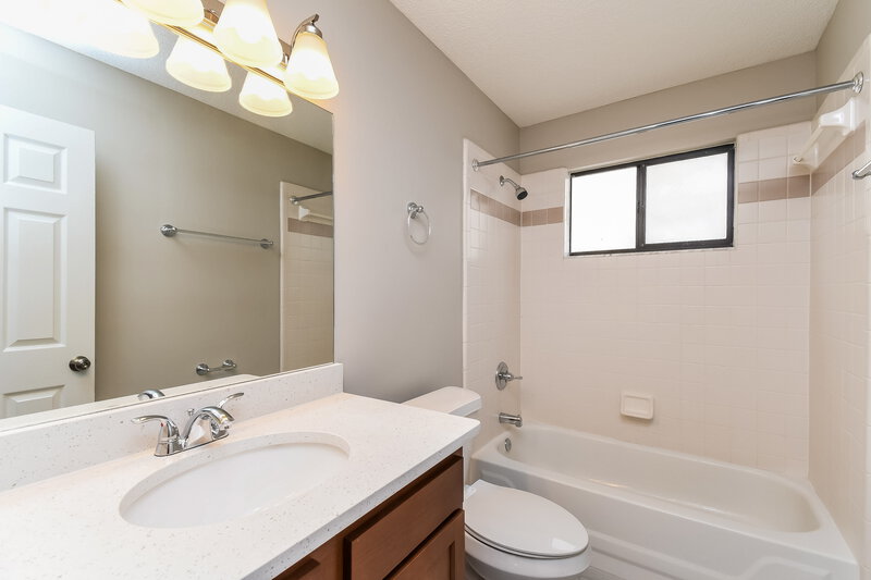 0/Mo, 2869 Lantana Lakes Dr E Jacksonville, FL 32246 Bathroom View