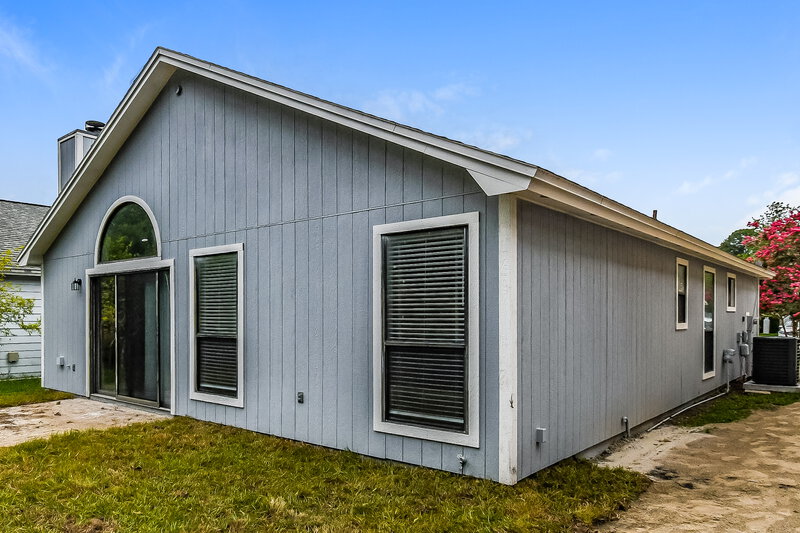 0/Mo, 2869 Lantana Lakes Dr E Jacksonville, FL 32246 Rear View