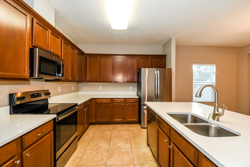 2,065/Mo, 2325 Creekfront Dr Green Cove Springs, FL 32043 Kitchen View