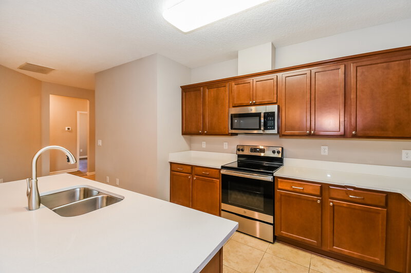 2,065/Mo, 2325 Creekfront Dr Green Cove Springs, FL 32043 Kitchen View 2