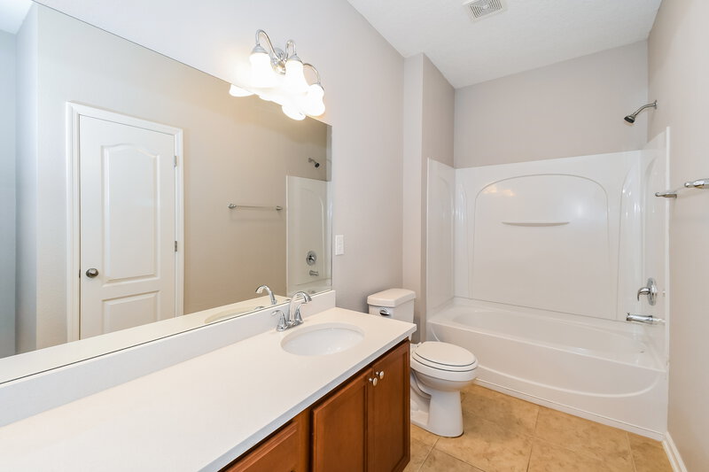 2,065/Mo, 2325 Creekfront Dr Green Cove Springs, FL 32043 Bathroom View