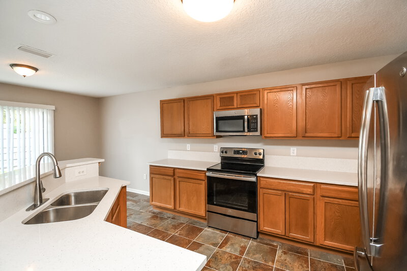 2,275/Mo, 2201 Brian Lakes Dr E Jacksonville, FL 32221 Kitchen View 2