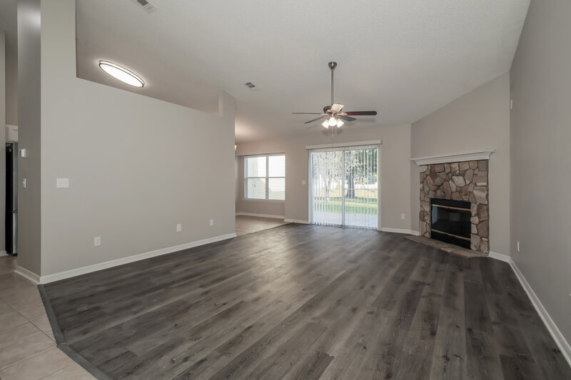 2,800/Mo, 9099 Rockpond Meadows Dr Jacksonville, FL 32221 Living Room View
