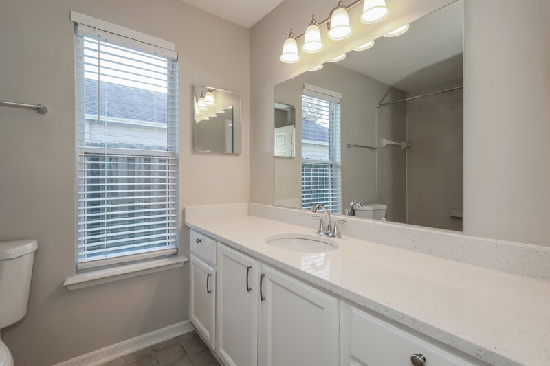 2,800/Mo, 9099 Rockpond Meadows Dr Jacksonville, FL 32221 Bathroom View