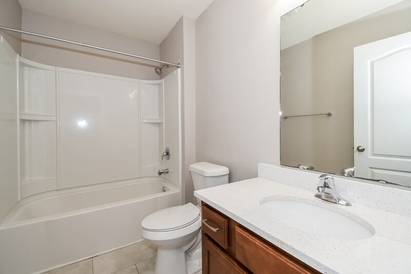 1,920/Mo, 2035 Pebble Point Dr Green Cove Springs, FL 32043 Bathroom View