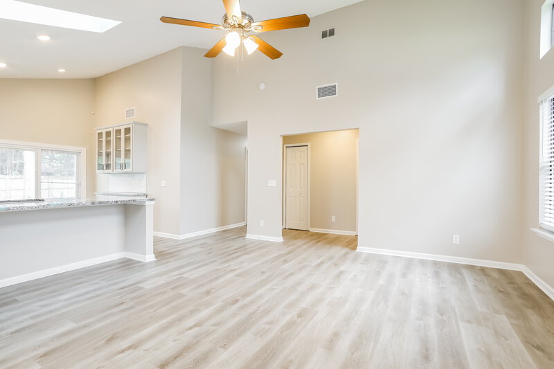 2,125/Mo, 3130 Sweetwater Oaks Dr S Jacksonville, FL 32223 Living Room View