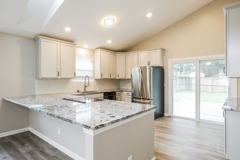 2,125/Mo, 3130 Sweetwater Oaks Dr S Jacksonville, FL 32223 Kitchen View