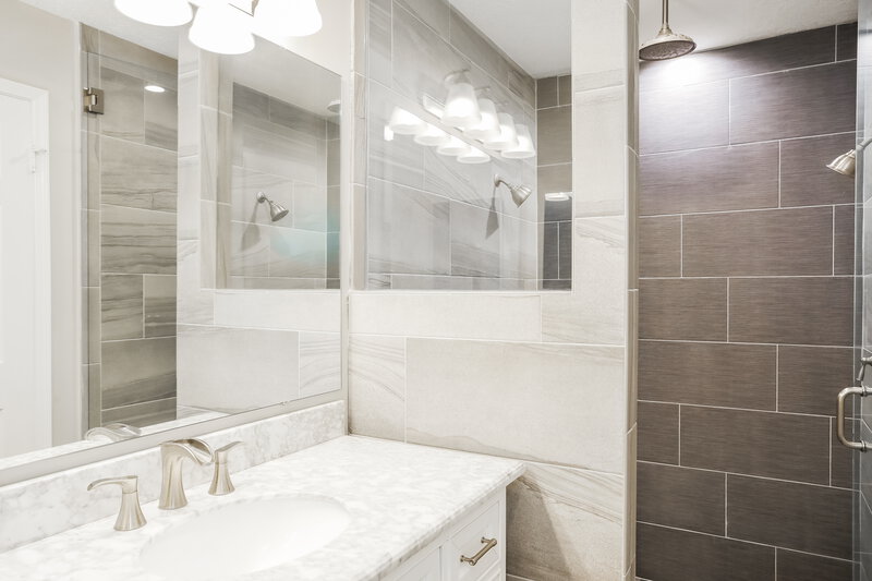 2,125/Mo, 3130 Sweetwater Oaks Dr S Jacksonville, FL 32223 Main Bathroom View