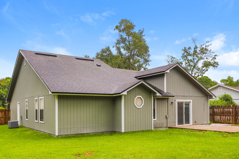 2,125/Mo, 3130 Sweetwater Oaks Dr S Jacksonville, FL 32223 Rear View
