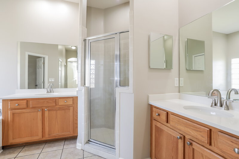 3,160/Mo, 9446 Maidstone Mill Dr E Jacksonville, FL 32244 Main Bathroom View