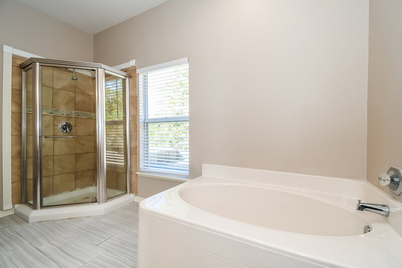 1,995/Mo, 7263 Lancashire Ct Jacksonville, FL 32219 Main Bathroom View