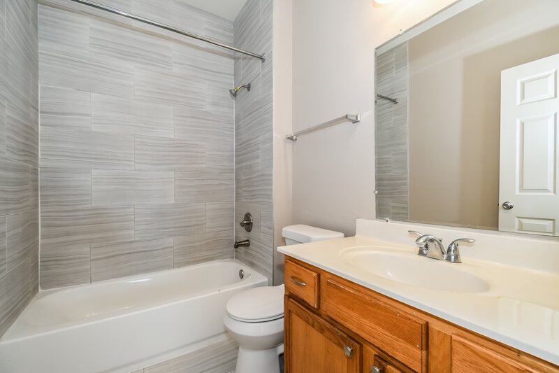1,995/Mo, 7263 Lancashire Ct Jacksonville, FL 32219 Bathroom View