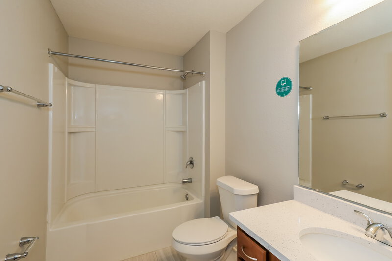 1,880/Mo, 2470 Cold Stream Ln Green Cove Springs, FL 32043 Bathroom View