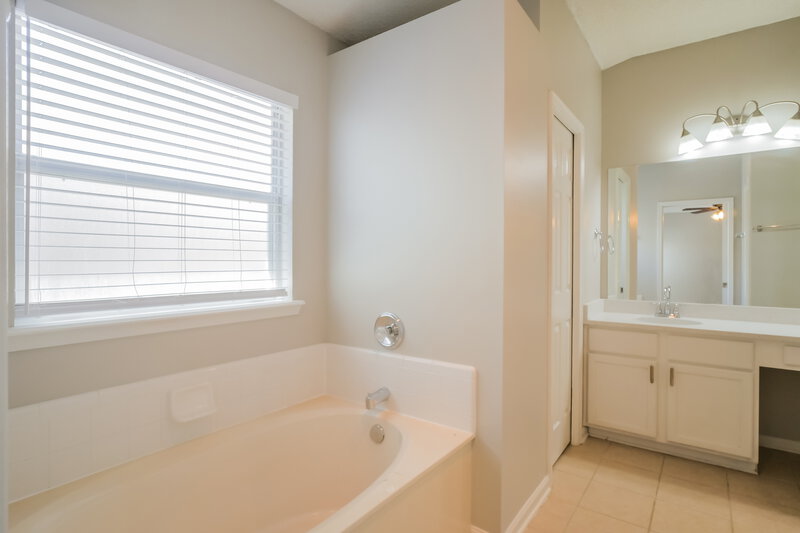 1,995/Mo, 11289 Finchley Ln Jacksonville, FL 32223 Main Bathroom View 2