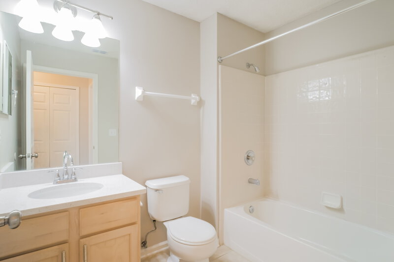 1,995/Mo, 11289 Finchley Ln Jacksonville, FL 32223 Bathroom View