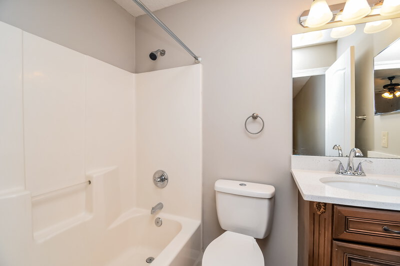 1,880/Mo, 10352 Wood Dove Way Jacksonville, FL 32221 Main Bathroom View