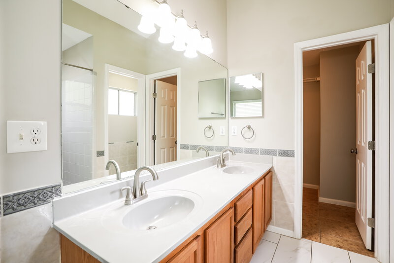 2,230/Mo, 1224 Summerfield Ct Orange Park, FL 32073 Main Bathroom View