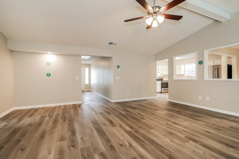 2,540/Mo, 4666 Great Western Ln S Jacksonville, FL 32257 Living Room View 2