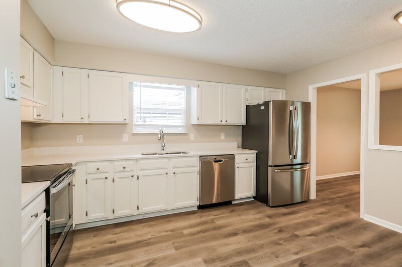 2,540/Mo, 4666 Great Western Ln S Jacksonville, FL 32257 Kitchen View 2