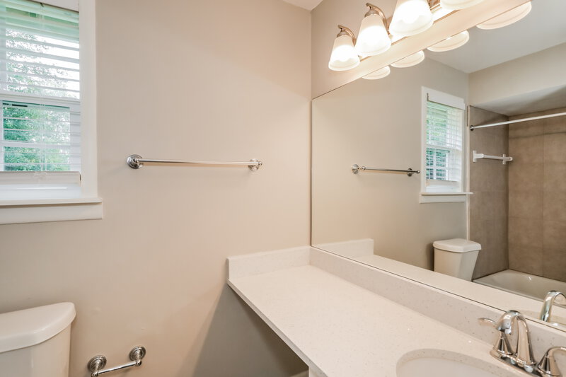 2,540/Mo, 4666 Great Western Ln S Jacksonville, FL 32257 Main Bathroom View
