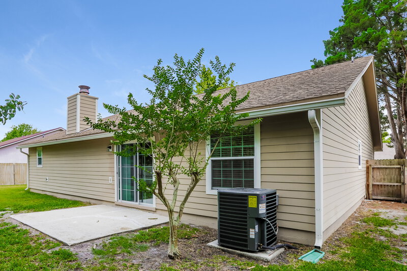 2,540/Mo, 4666 Great Western Ln S Jacksonville, FL 32257 Rear View