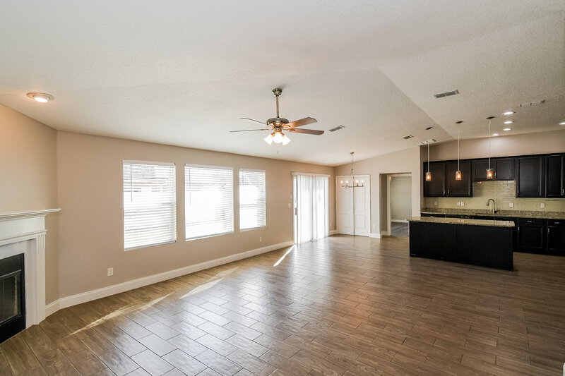 2,220/Mo, 4538 Song Sparrow Dr Middleburg, FL 32068 Living Room View 2