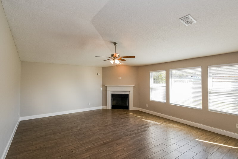 2,220/Mo, 4538 Song Sparrow Dr Middleburg, FL 32068 Living Room View 3