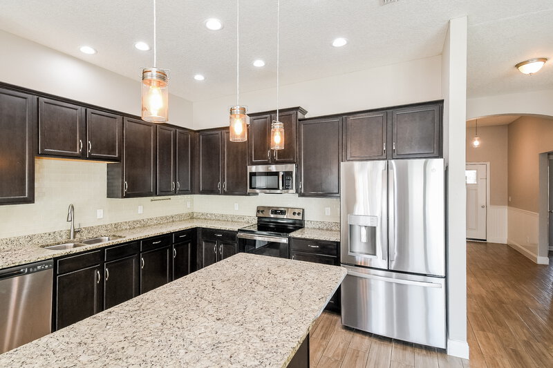 2,220/Mo, 4538 Song Sparrow Dr Middleburg, FL 32068 Kitchen View 2