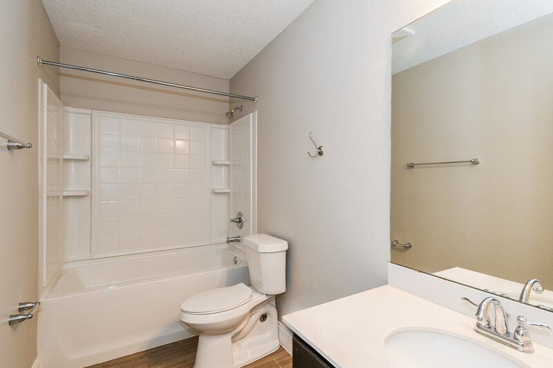 2,220/Mo, 4538 Song Sparrow Dr Middleburg, FL 32068 Bathroom View