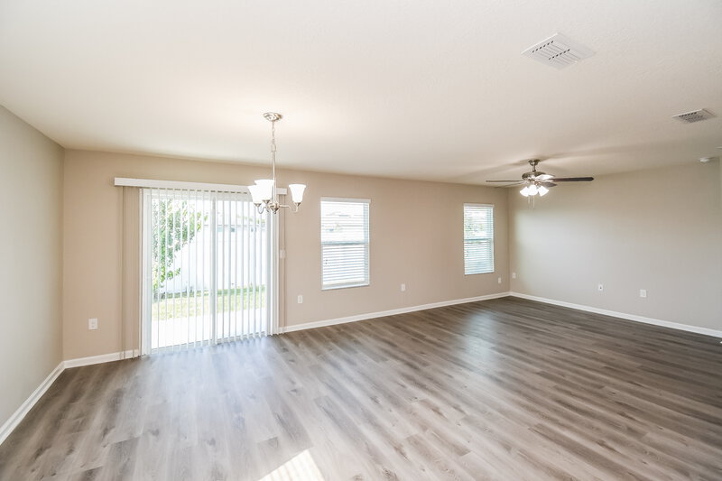 2,110/Mo, 3442 Canyon Falls Dr Green Cove Springs, FL 32043 Dining Room View 2