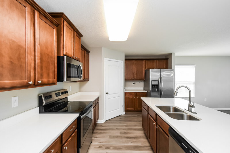 2,110/Mo, 3442 Canyon Falls Dr Green Cove Springs, FL 32043 Kitchen View 2