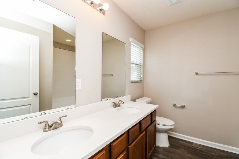 2,110/Mo, 3442 Canyon Falls Dr Green Cove Springs, FL 32043 Main Bathroom View