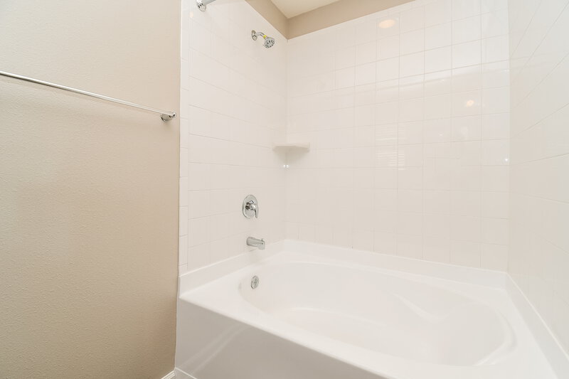2,110/Mo, 3442 Canyon Falls Dr Green Cove Springs, FL 32043 Bathroom View